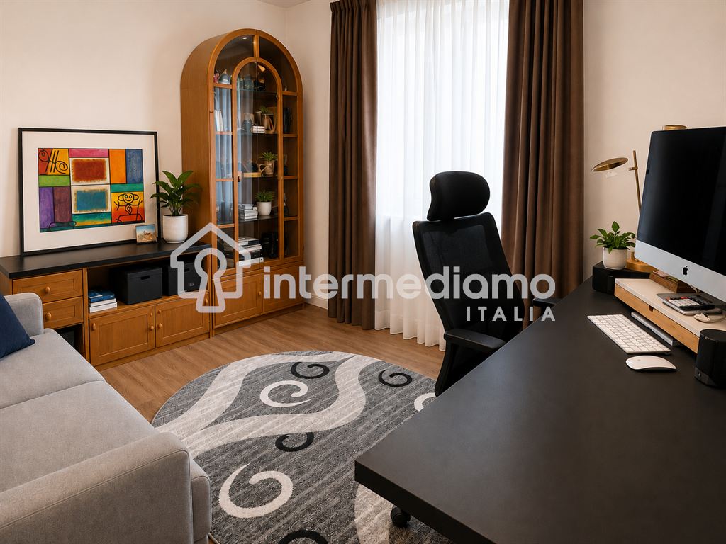ELEGANTE QUADRILOCALE COMPLETAMENTE RISTRUTTURATO CON TERRAZZO - Appartamento Residenziale Riva del Garda