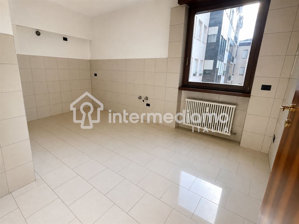 QUADRILOCALE IN VIALE DANTE IN VENDITA - Appartamento Residenziale Riva del Garda