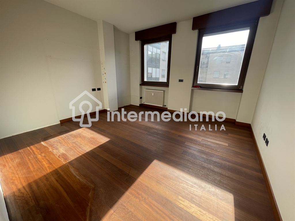 QUADRILOCALE IN VIALE DANTE IN VENDITA - Appartamento Residenziale Riva del Garda