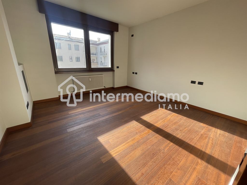 QUADRILOCALE IN VIALE DANTE IN VENDITA - Appartamento Residenziale Riva del Garda