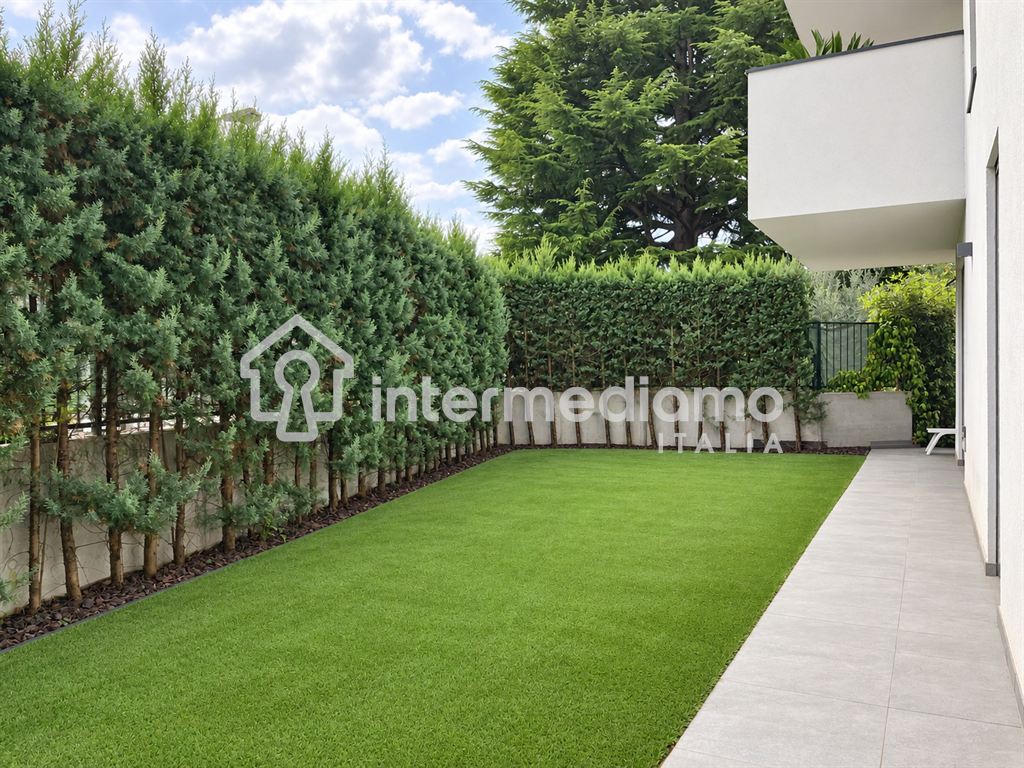 QUADRILOCALE COME NUOVO PIANO TERRA CON GIARDINO NO GILMOZZI !! - Appartamento Residenziale Riva del Garda