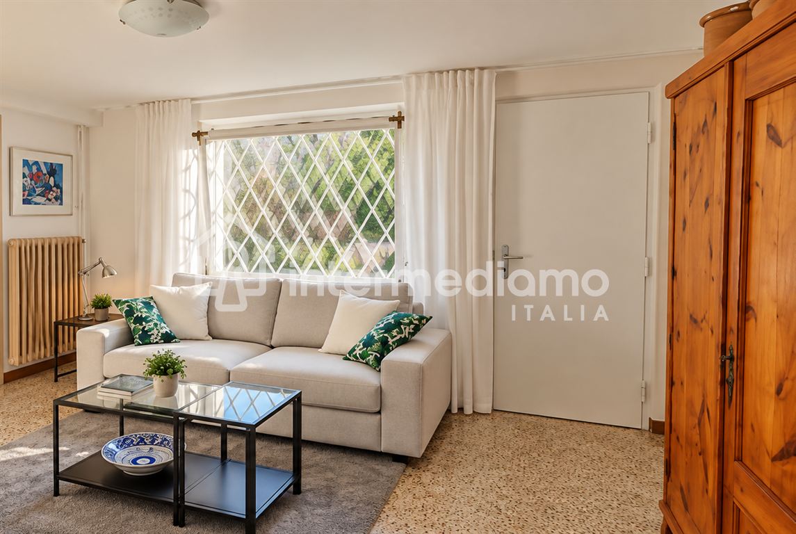UNA FINESTRA SUL GARDA, IMMERSA NEL VERDE - Villa Residenziale Tenno