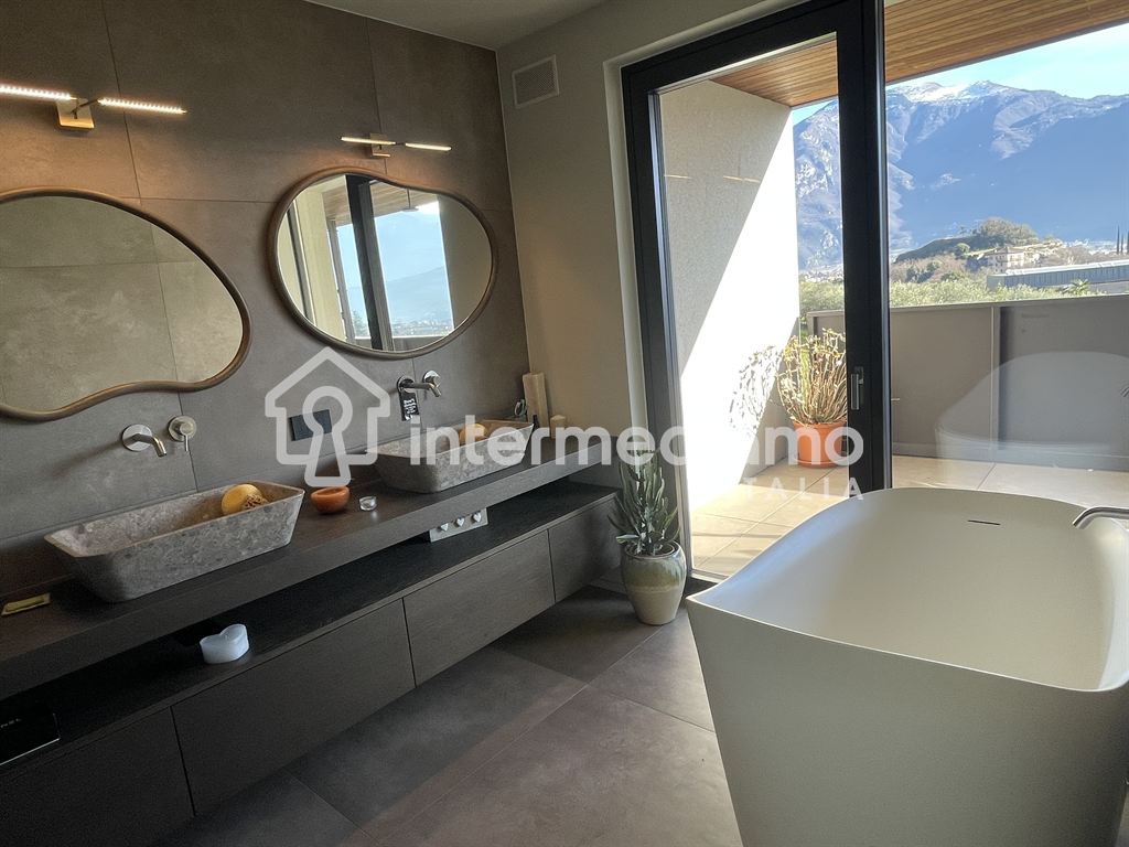 IL PIU' BELL' APPARTAMENTO DI RIVA DEL GARDA - Attico Residenziale Riva del Garda