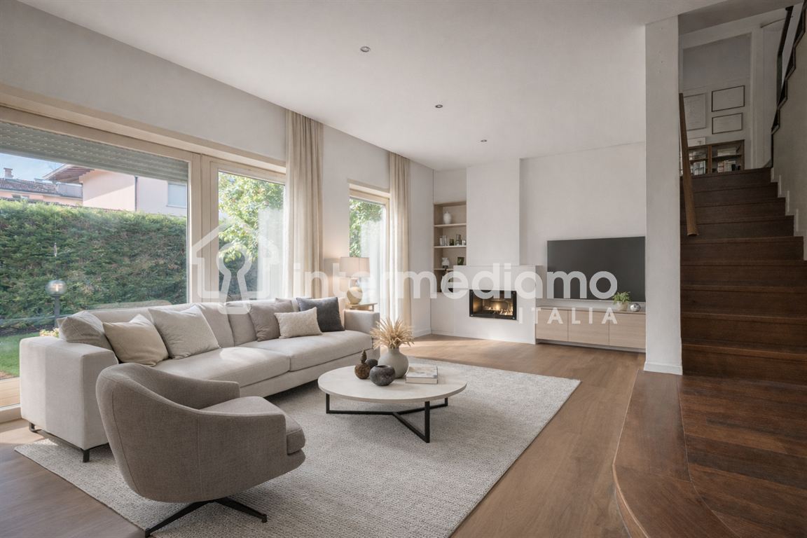 VILLA INDIPENDENTE CON GIARDINO PRIVATO E TAVERNA - Villa Residenziale Arco