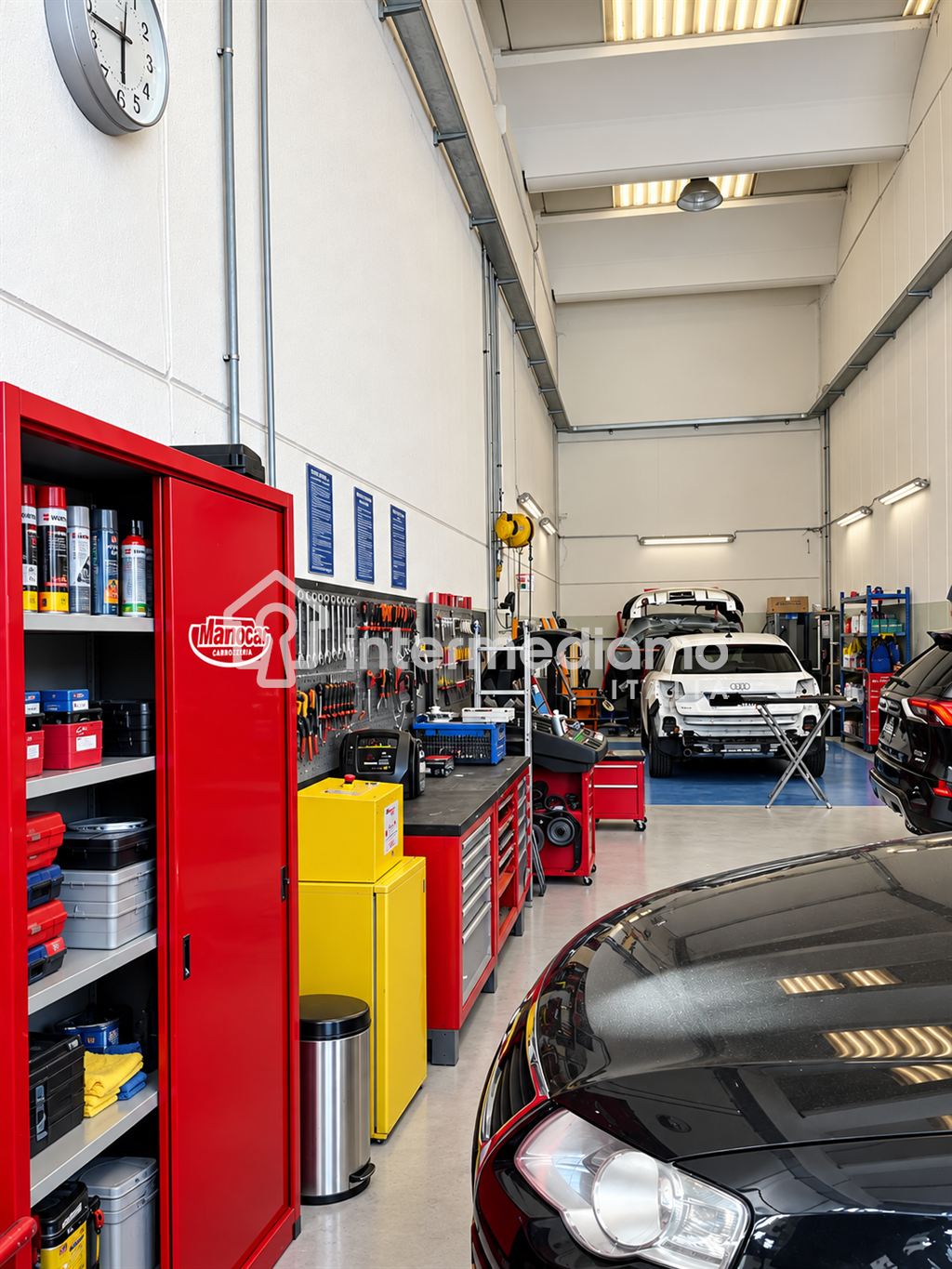 ATTIVITÀ DI AUTOCARROZZERIA COMPLETA, CON CAPANNONE ATTREZZATO - Capannone Commerciale Arco