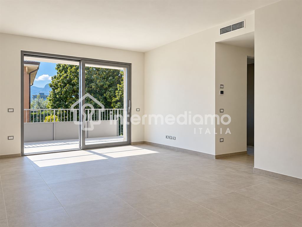 TRILOCALE CON TERRAZZO: LA TUA NUOVA CASA TI ASPETTA - Appartamento Residenziale Arco