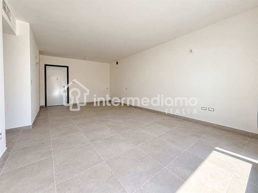 TRILOCALE CON TERRAZZO: LA TUA NUOVA CASA TI ASPETTA - Appartamento Residenziale Arco