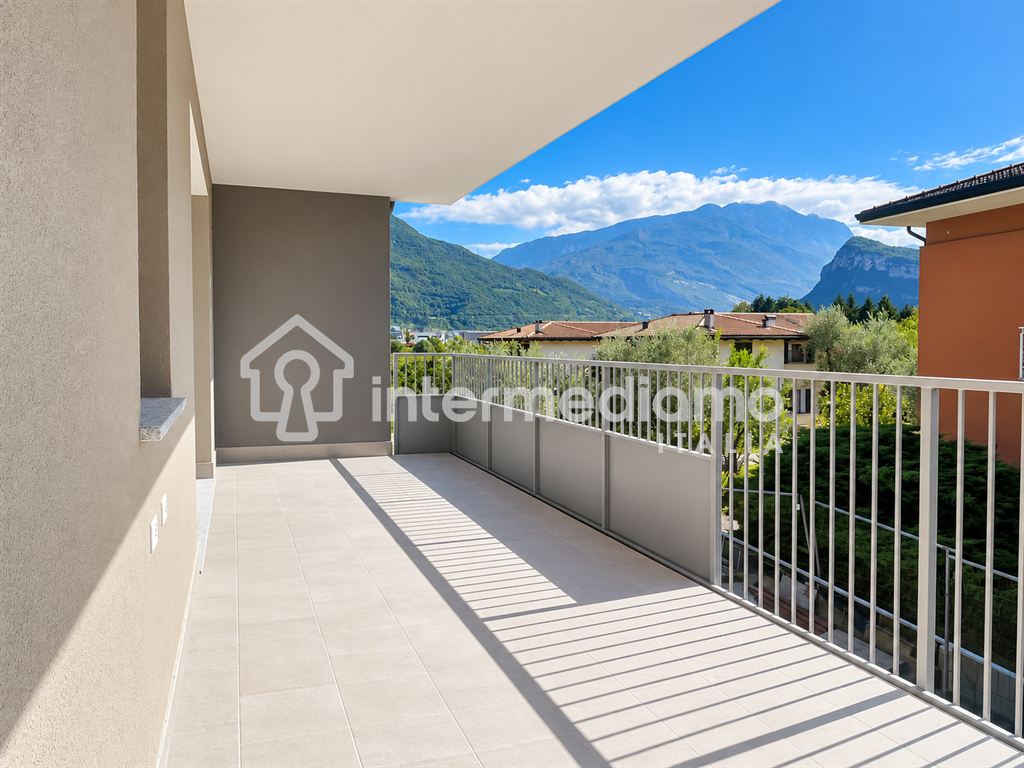 TRILOCALE CON TERRAZZO: LA TUA NUOVA CASA TI ASPETTA - Appartamento Residenziale Arco