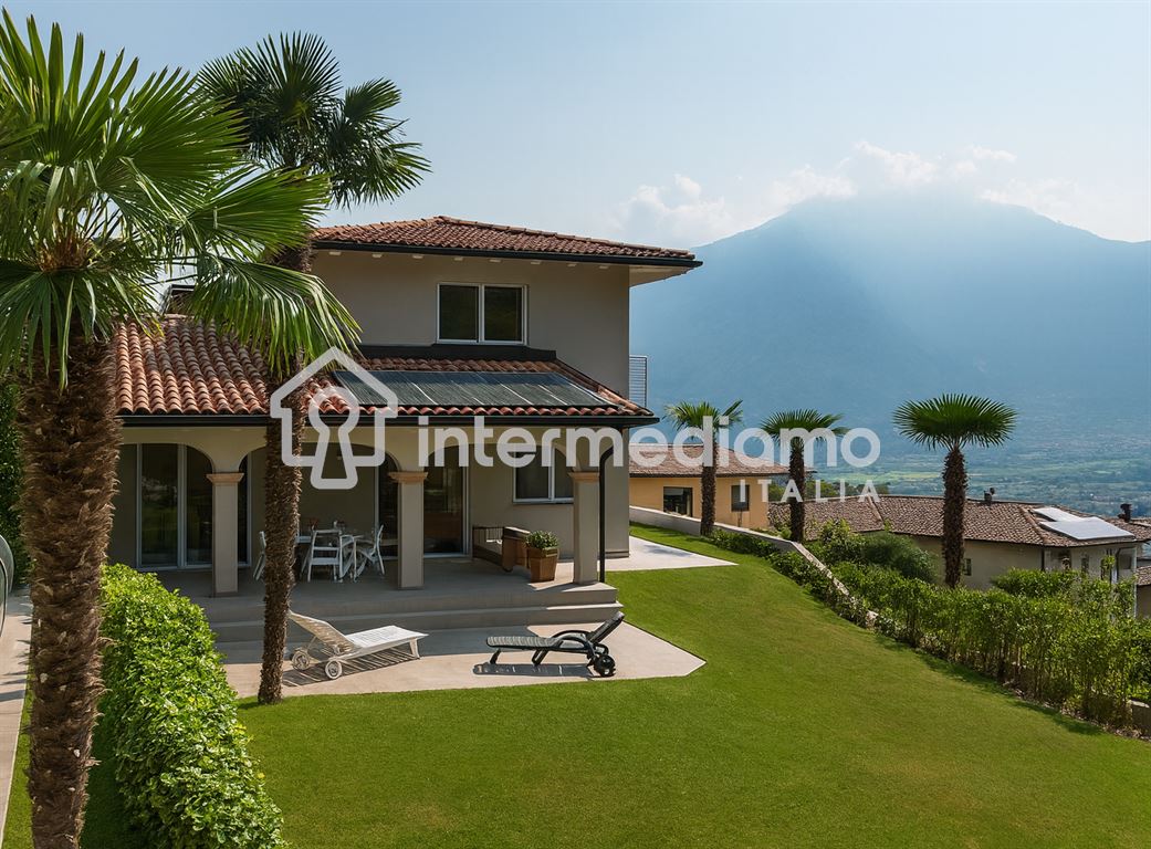 VIVI L'ECCELLENZA: VILLA ESCLUSIVA CON PISCINA - Villa Residenziale Riva del Garda