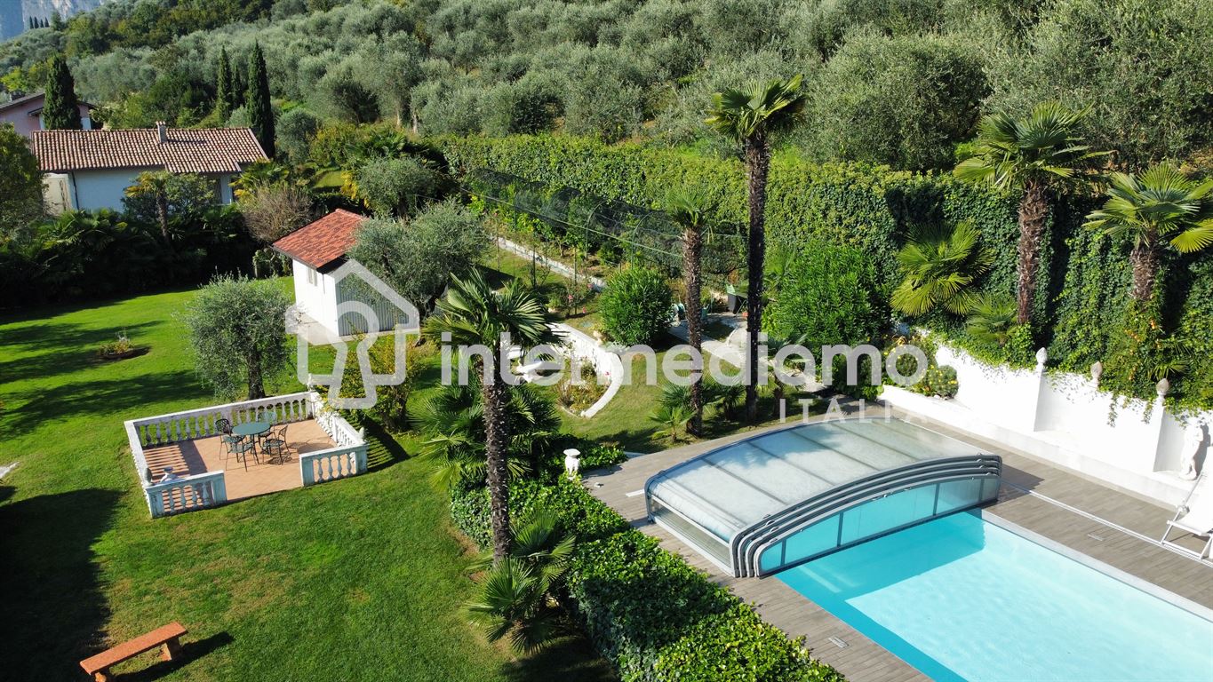 VIVI L'ECCELLENZA: VILLA ESCLUSIVA CON PISCINA - Villa Residenziale Riva del Garda