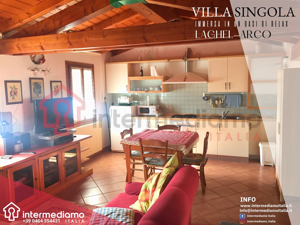 LAGHEL - VILLA INDIPENDENTE SU 2 LIVELLI - Villa Residenziale Arco