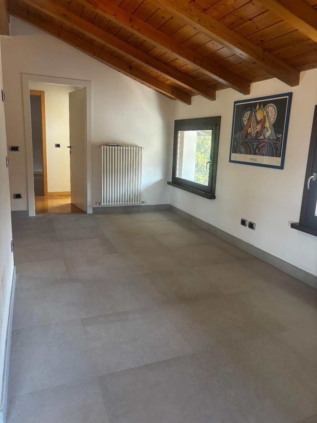 MODERNO TRILOCALE ALL'ULTIMO PIANO A PIETRAMURATA