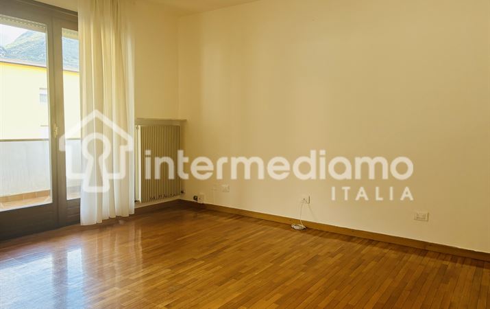 GRANDE QUADRILOCALE CON DOPPI SERVIZI